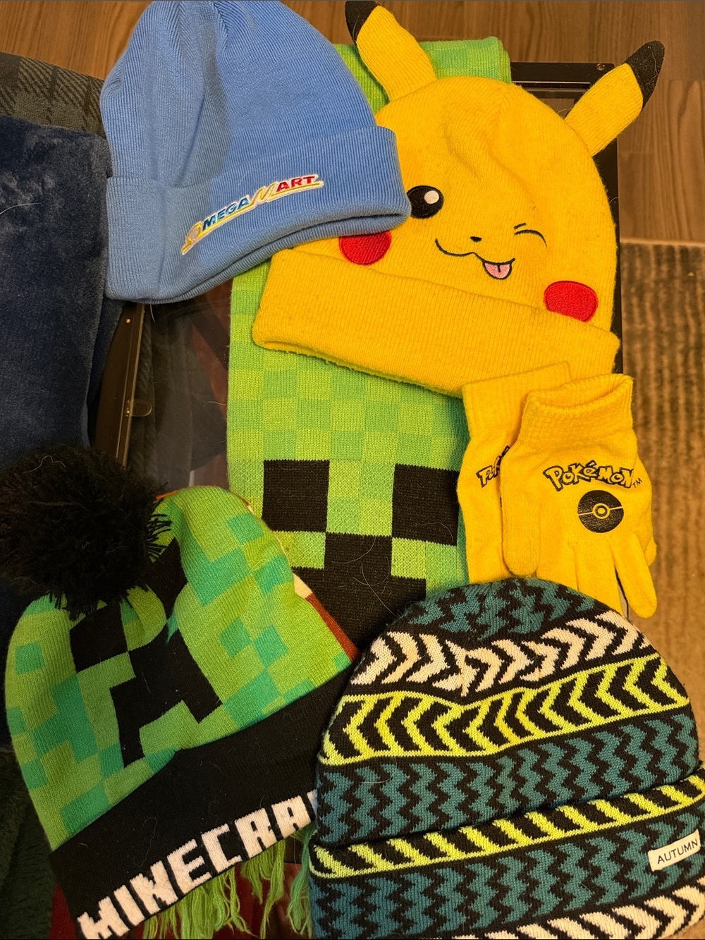 Kids toques (beanies), gloves and scarf lot